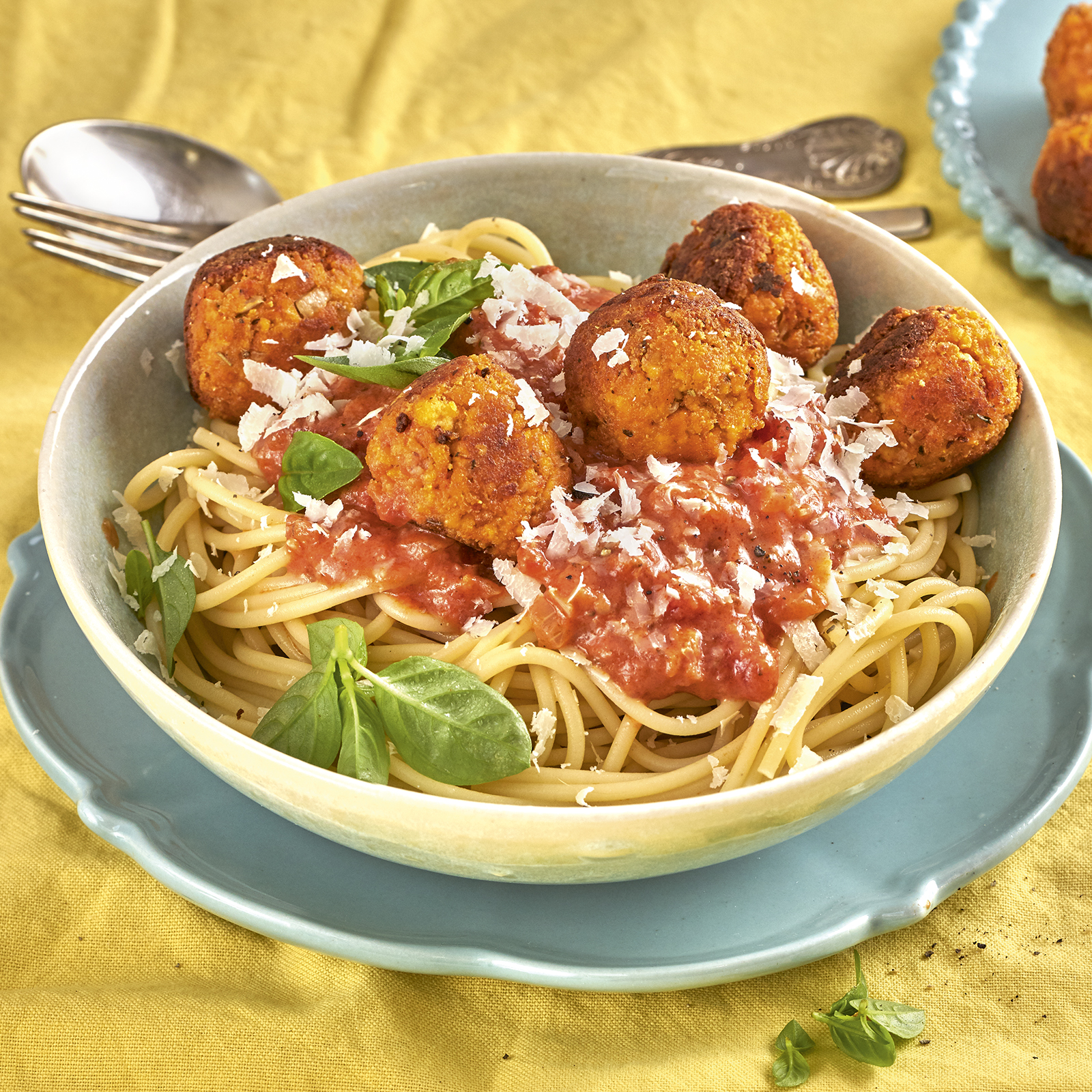 1 20 Spaghetti Mit Tofubaellchen In Tomaten Sahne Sosse 1600x1600px