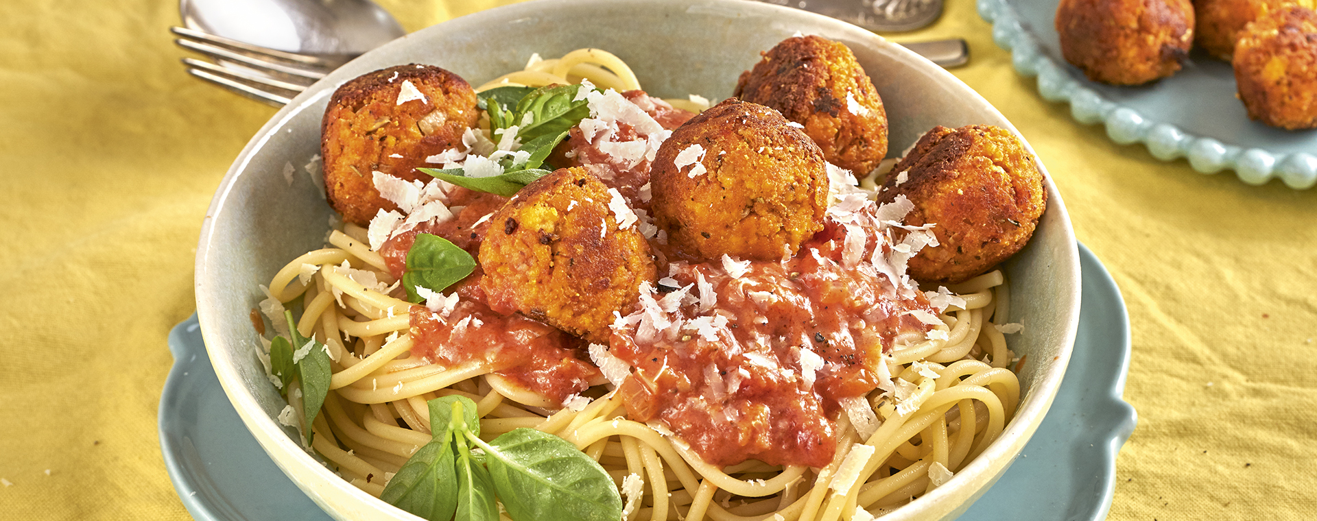 1 20 Spaghetti Mit Tofubaellchen In Tomaten Sahne Sosse 1920x760px