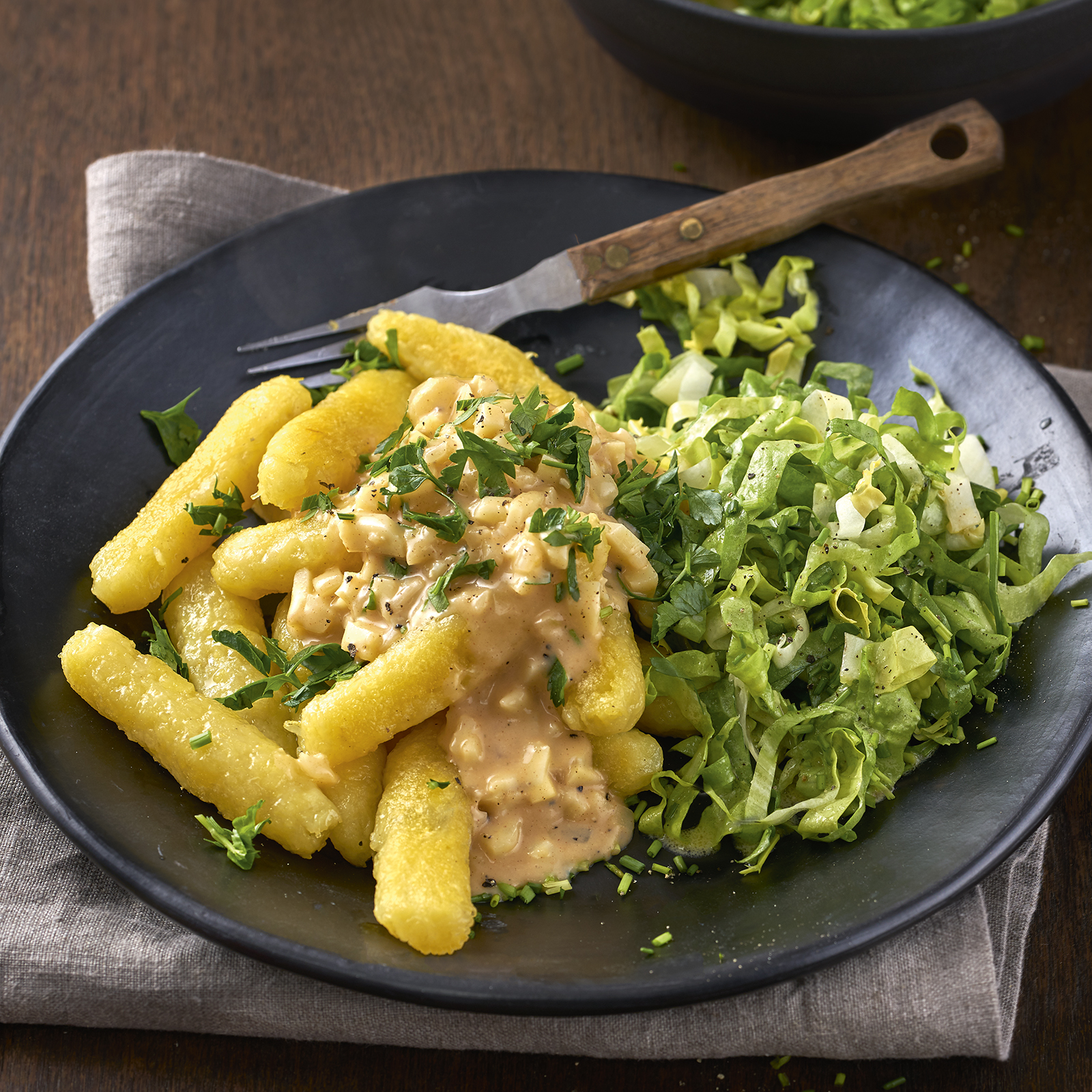 1 20 Spitzbuwe Mit%20Zwiebel Pastinaken Sosse 1600x1600px