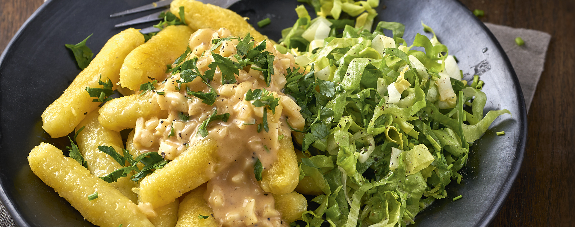 1 20 Spitzbuwe Mit%20Zwiebel Pastinaken Sosse 1920x760px