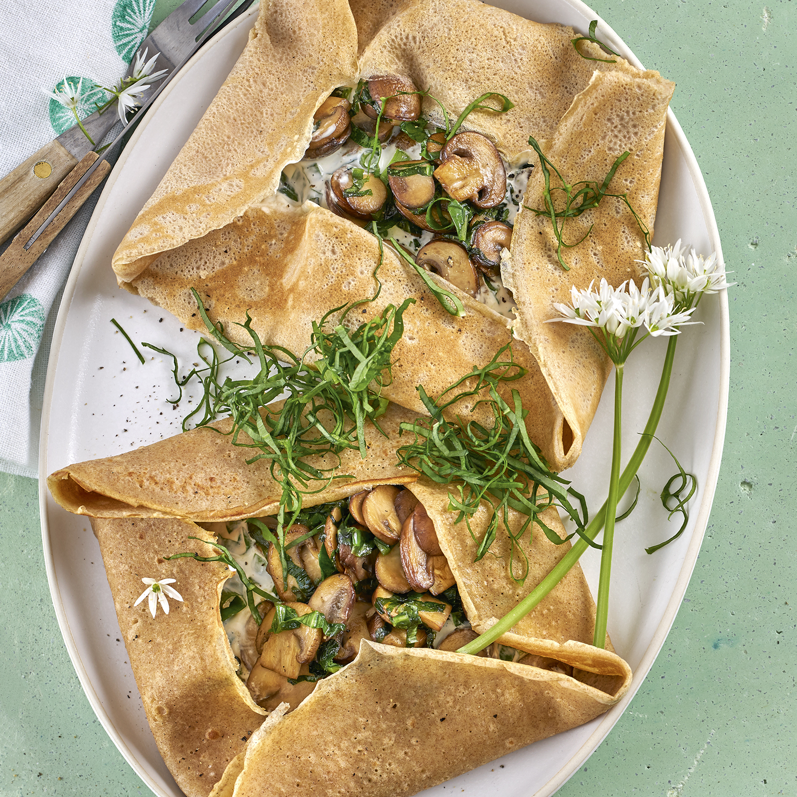 2 20 Galettes Mit Baerlauch Schmand Fuellung 1600x1600px