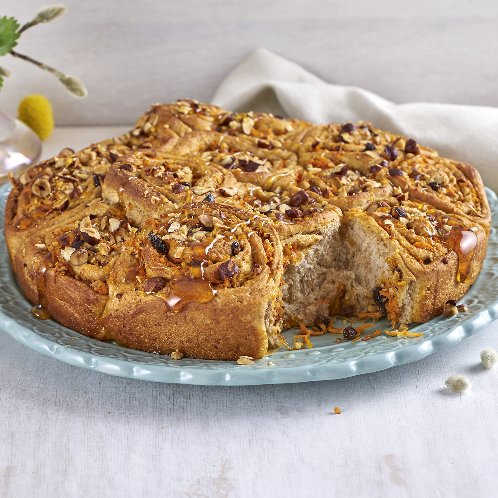 2 20 Hefeschnecken Mit Moehren Aprikosen Fuellung 1600x1600px