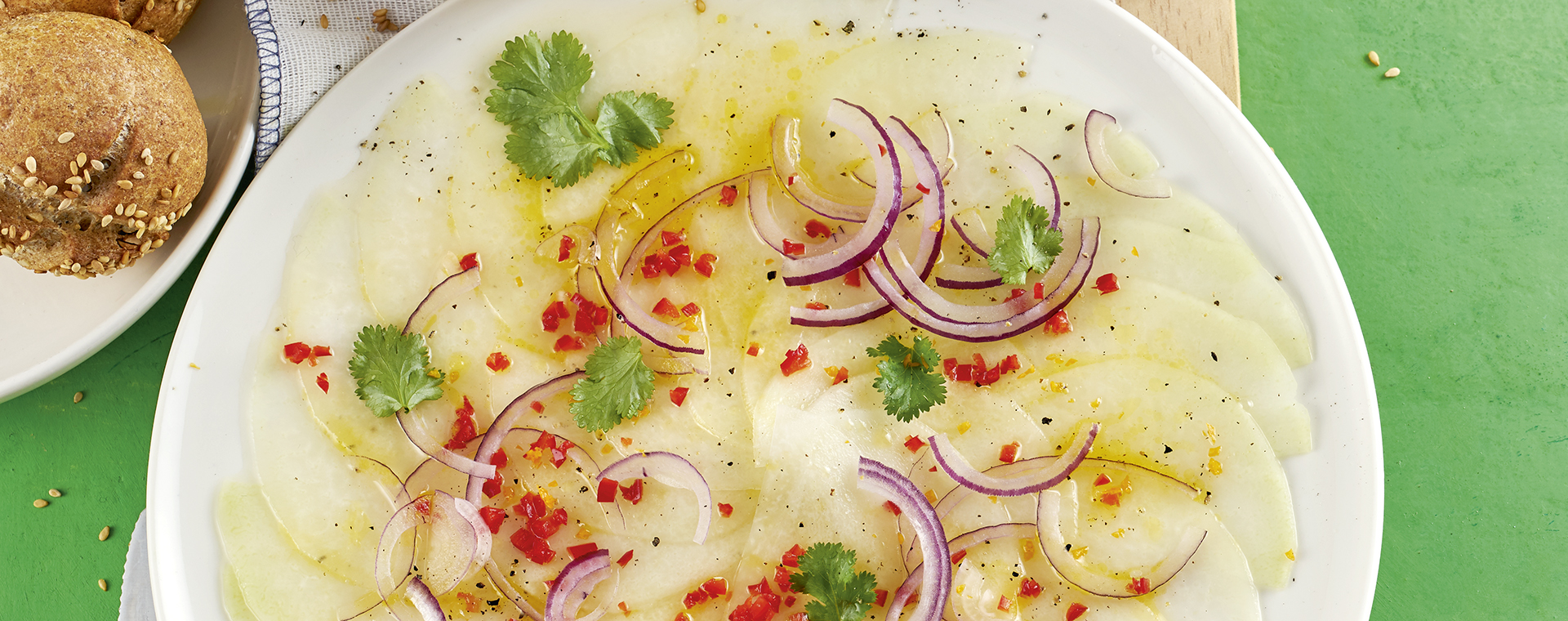 2 20 Kohlrabi Ceviche Mit Vollkornbroetchen 1920x760px