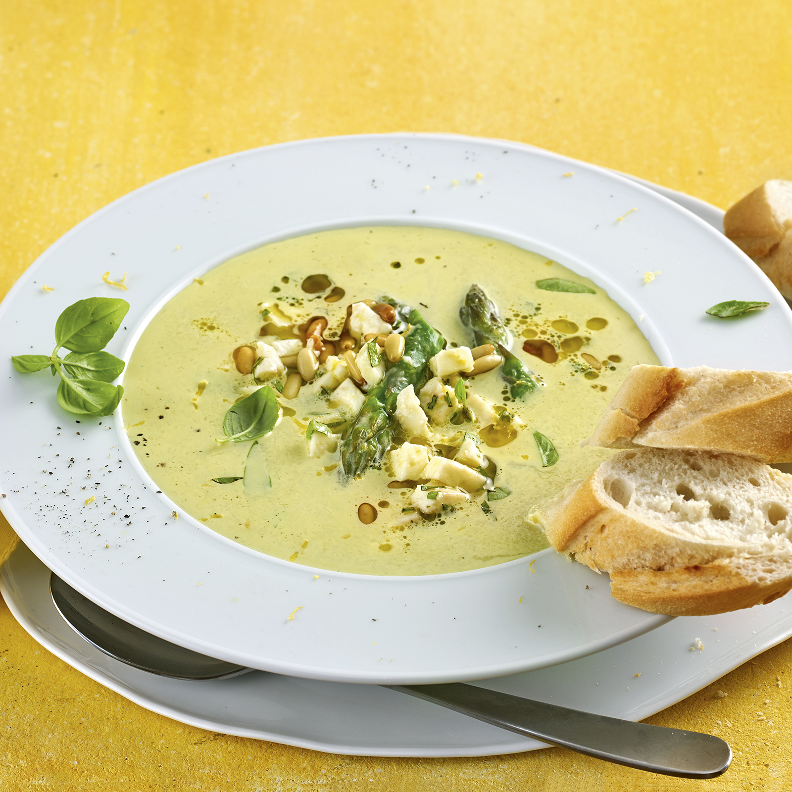 3 20 Gruene Spargelcremesuppe 1600x1600px