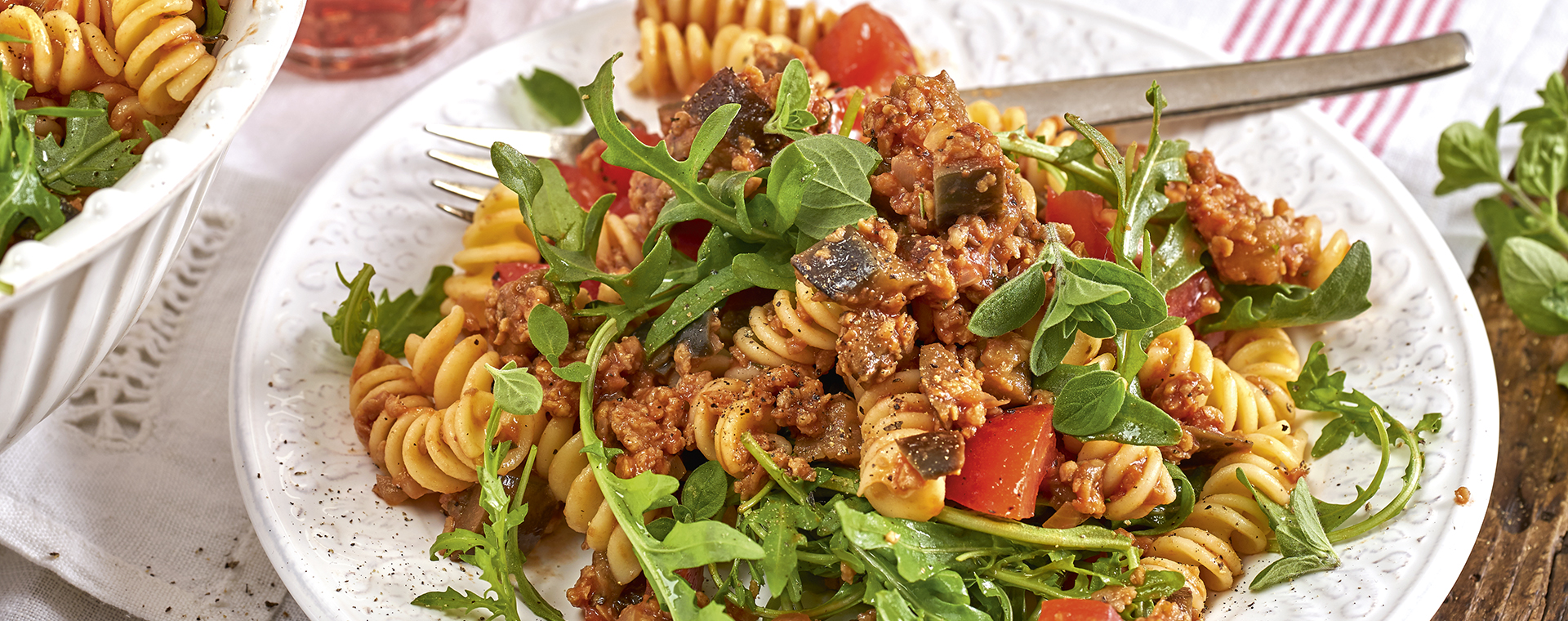 4 20 Kalter Auberginen Bolognese Nudelsalat 1920x760px