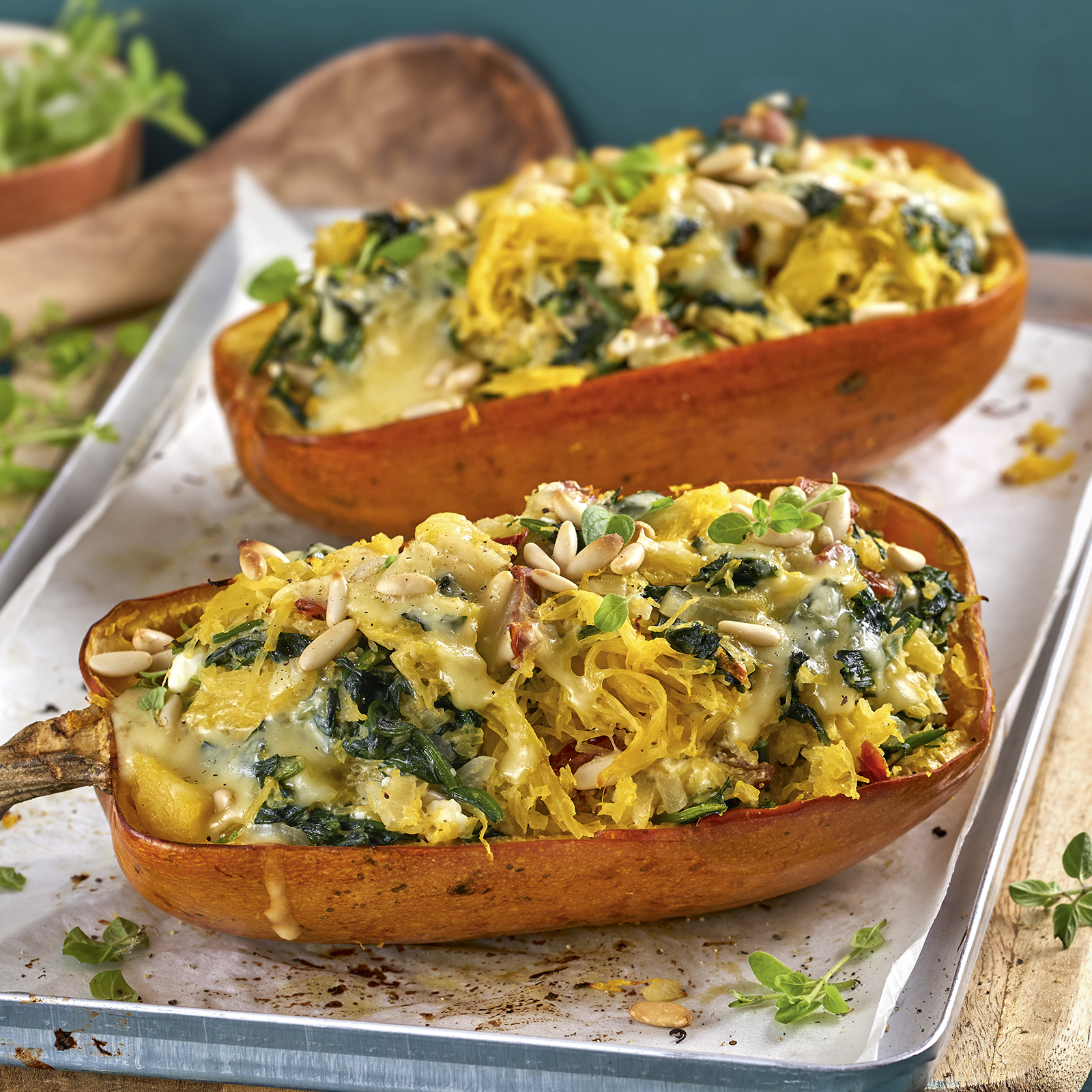 5 20 Gratinierter Spaghetti Kuerbis Mit Spinat Feta Fuellung 1600x1600px