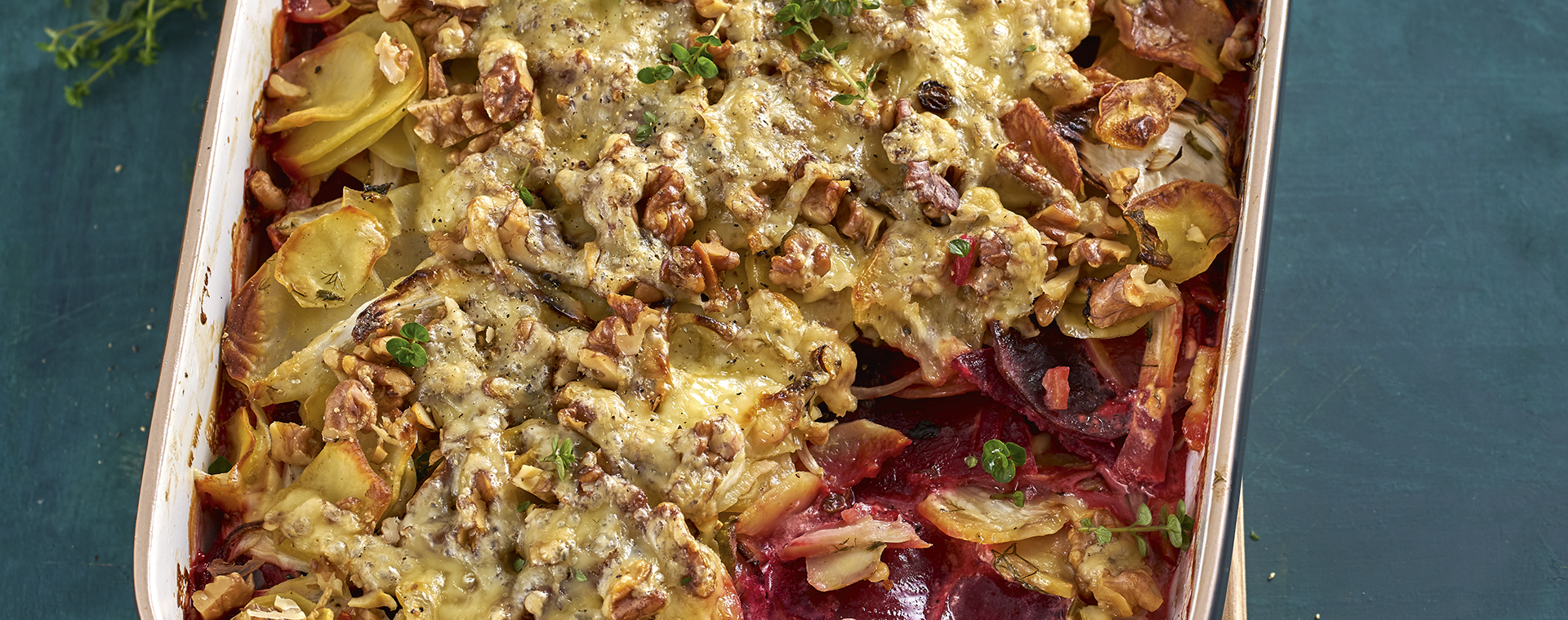 5 20 Herbstlicher Gemueseauflauf Mit Walnuss Kaese Kruste 1920x760px