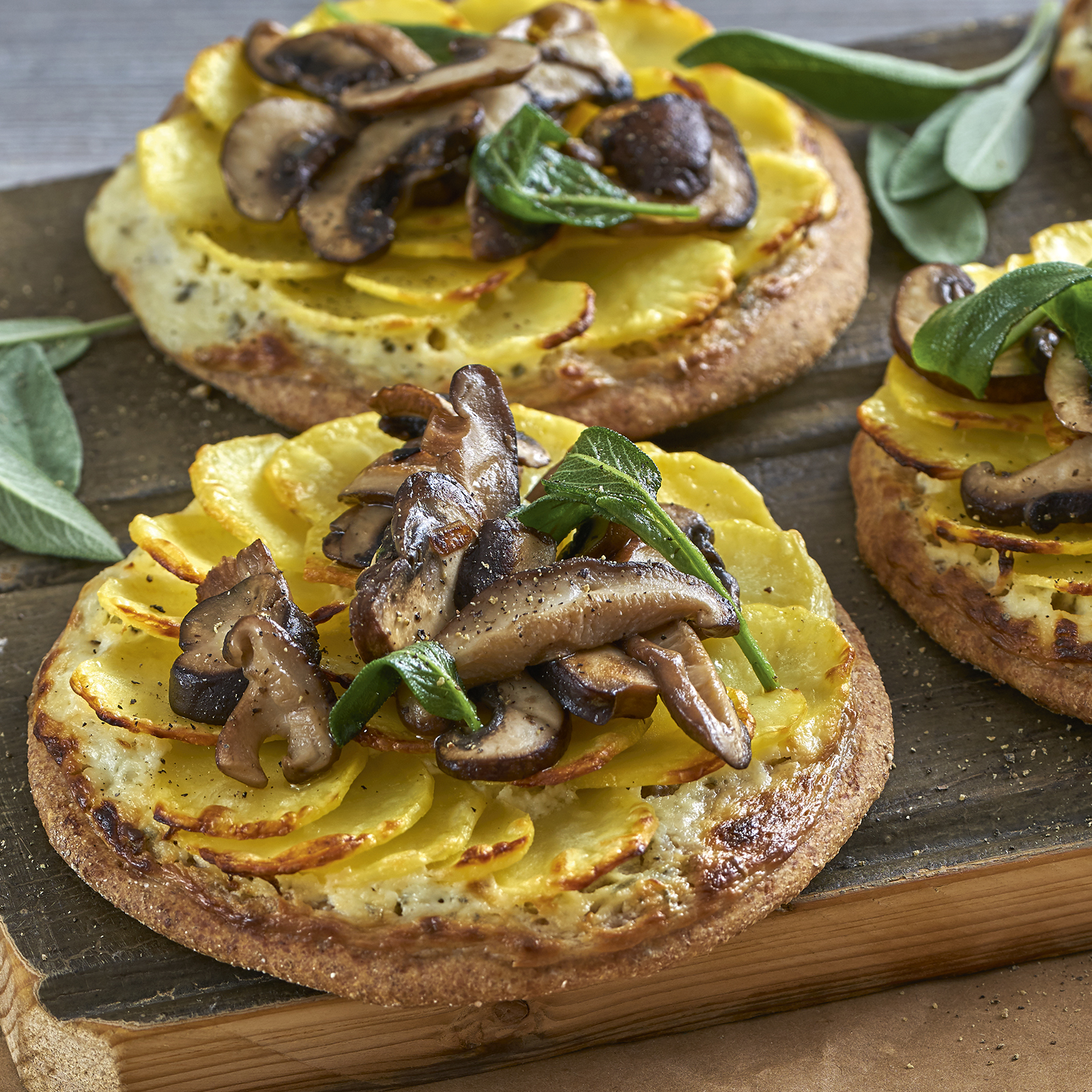 5 20 Kleine Pizzen Mit Kartoffeln 1600x1600px