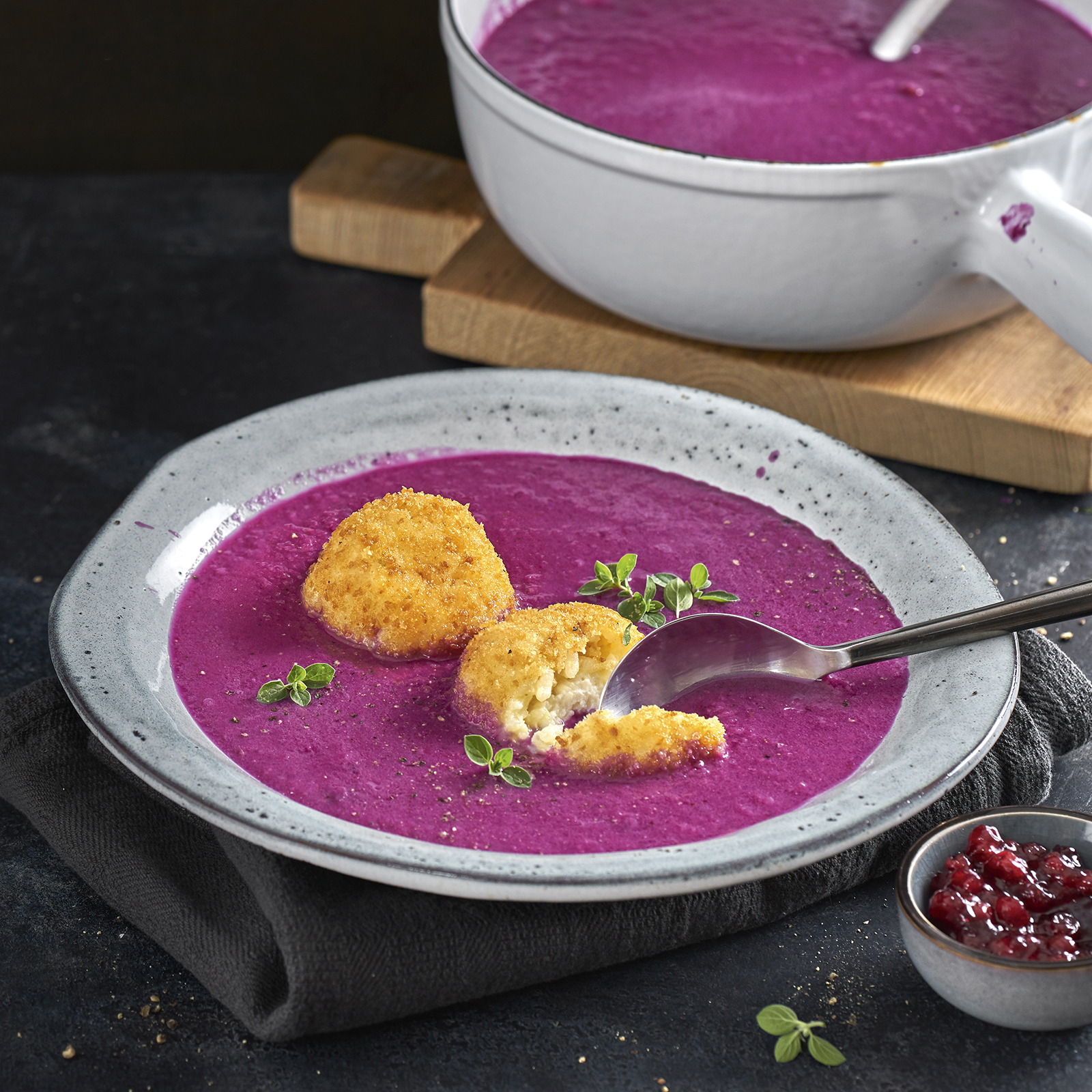 5 20 Rotkrautsuppe Mit Gefuellten Risottoknoedeln 1600x1600px