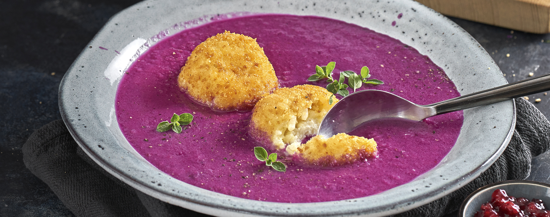 5 20 Rotkrautsuppe Mit Gefuellten Risottoknoedeln 1920x760px