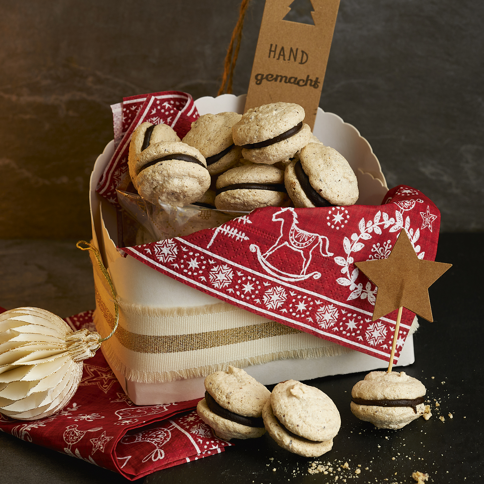 6 20 Haselnuss Makronen 1600x1600px