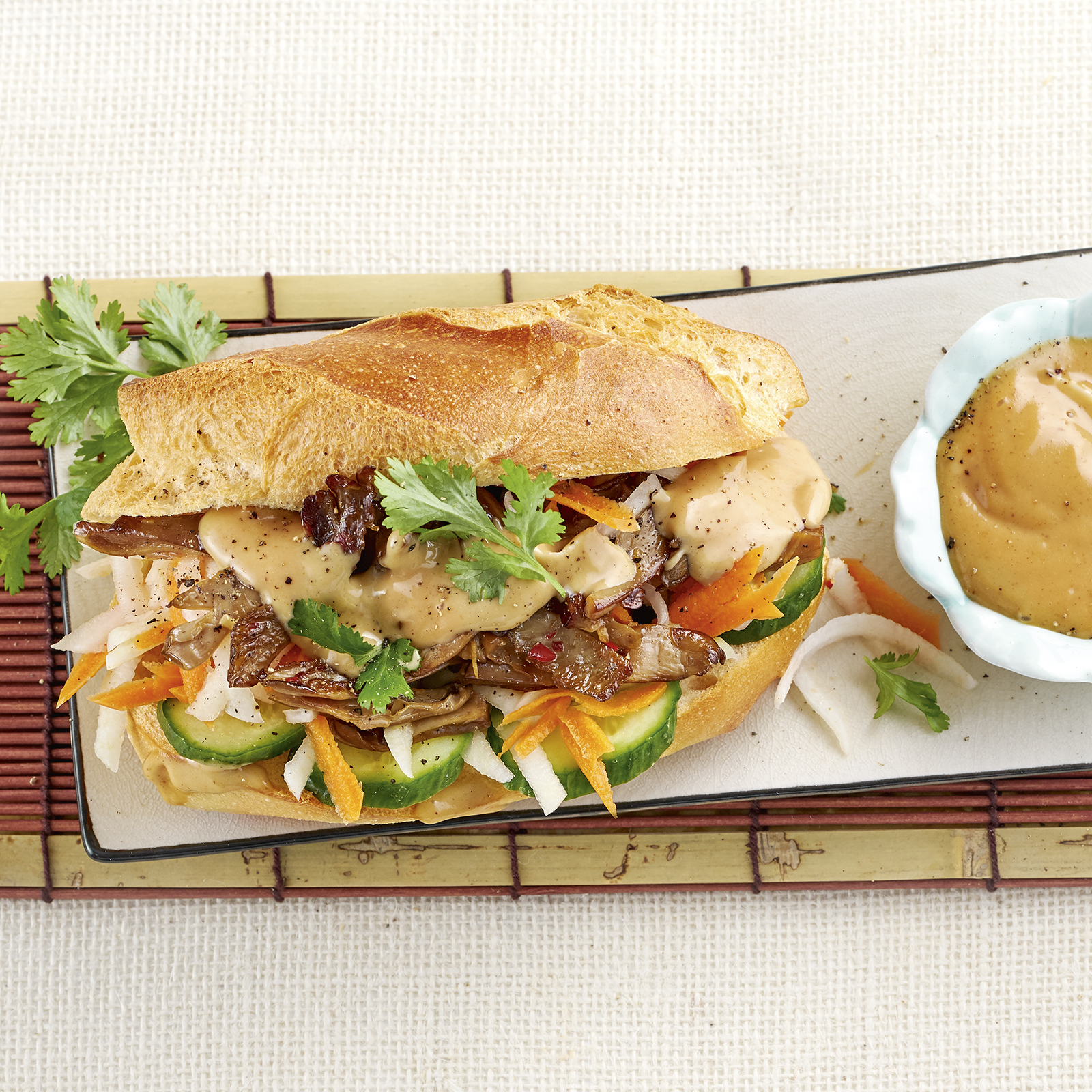 1 21 Baguette Mit Austernpilzen Und Erdnusssosse 1600x1600px