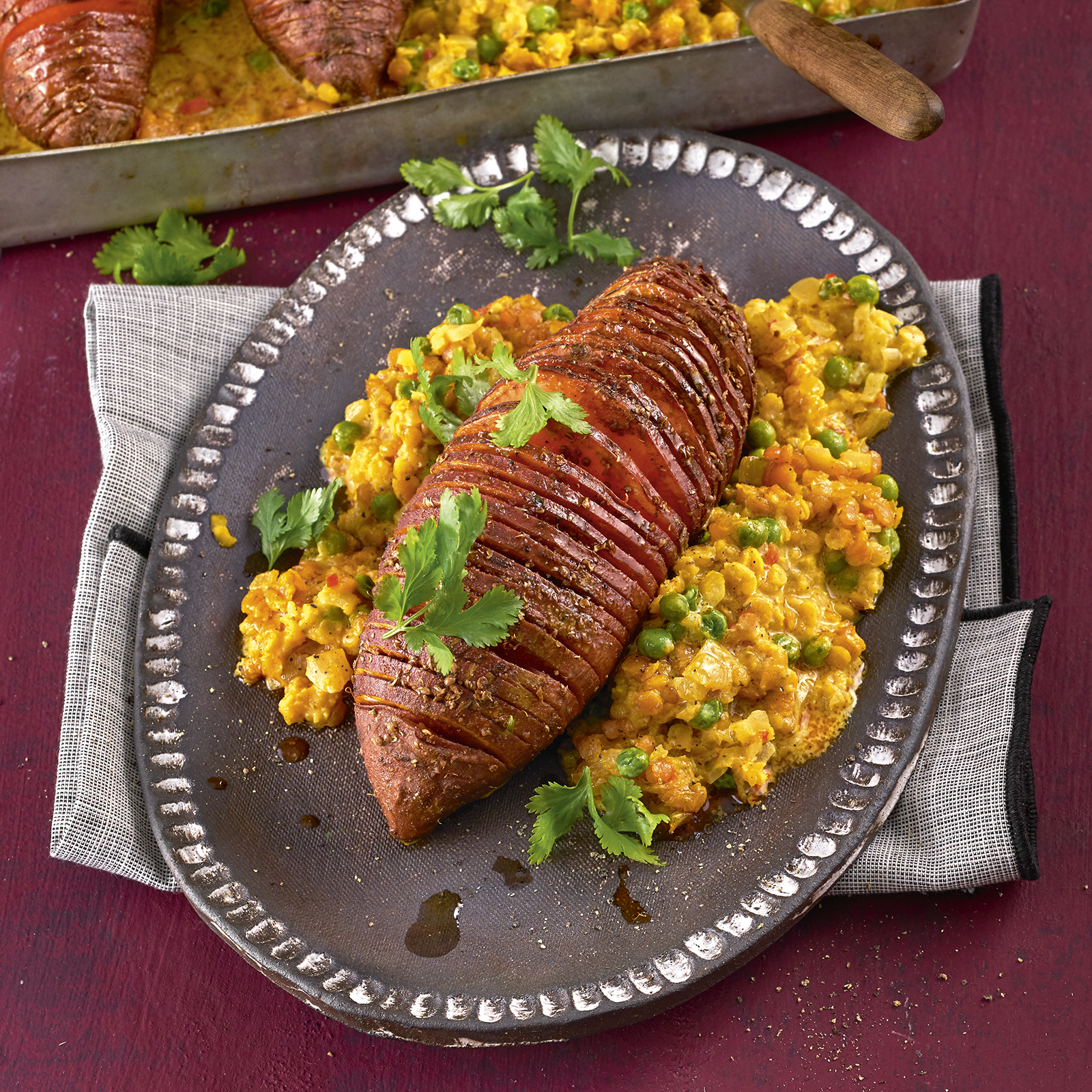 1 21 Hasselback Suesskartoffeln Auf Linsencurry Vom Blech 1600x1600px