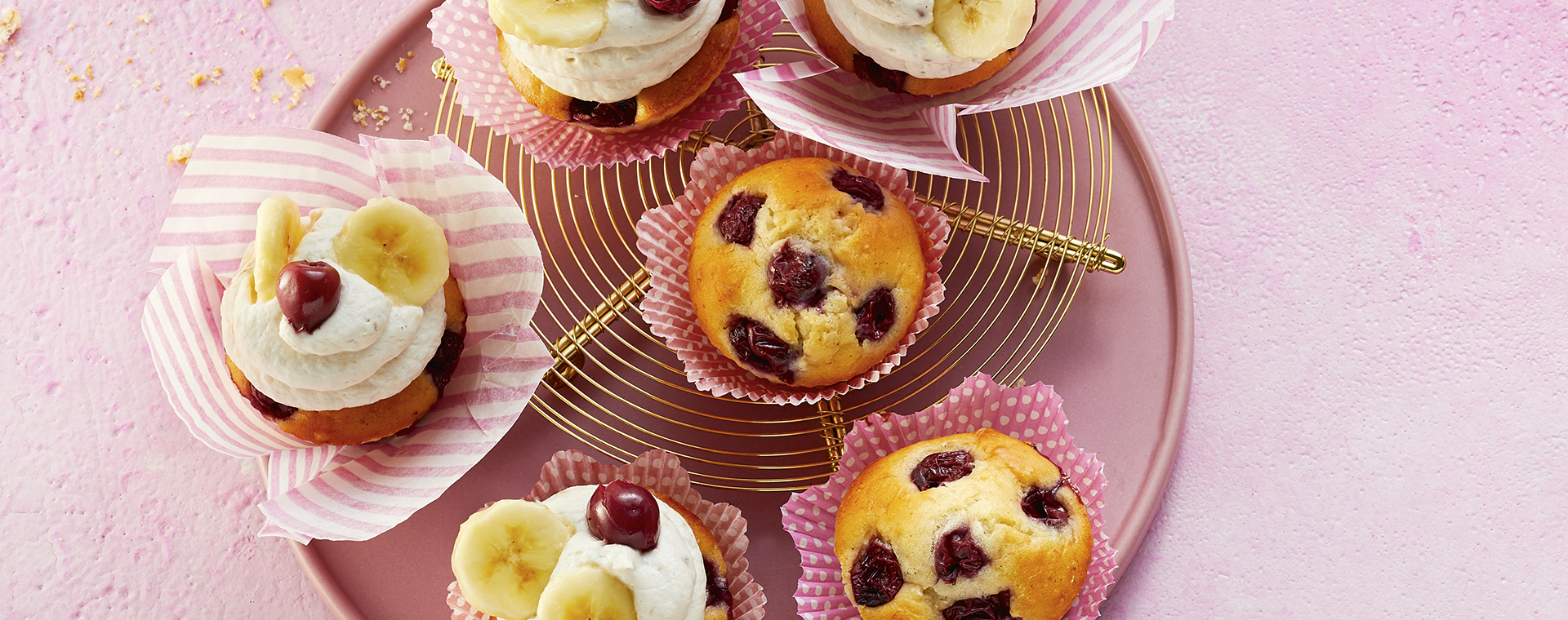 1 21 Kirsch Bananen Cupcakes Mit Bananen Frosting 1920x760px