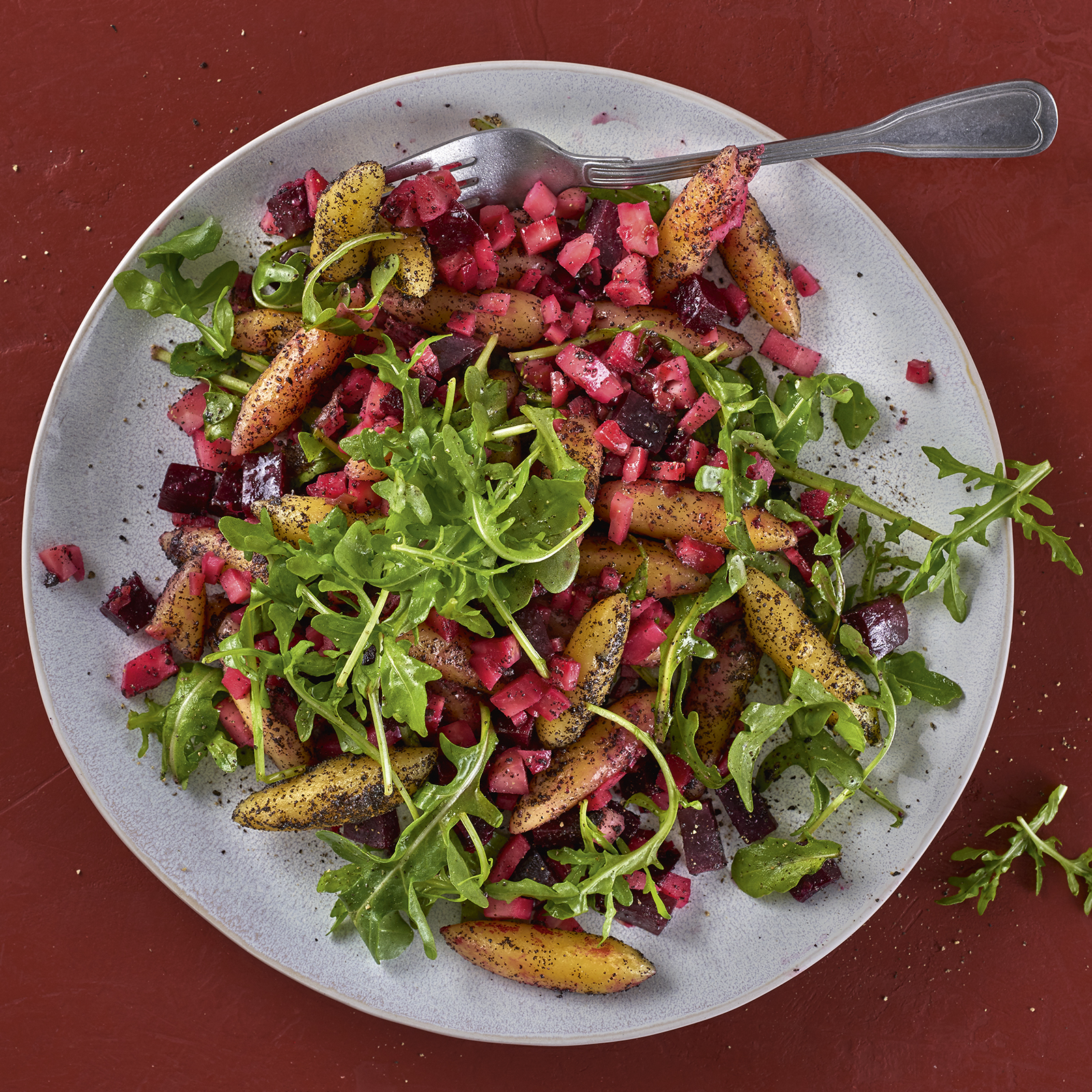 1 21 Schupfnudeln Mit Mohnbutter Und Pastinaken Rote Bete Gemuese 1600x1600px