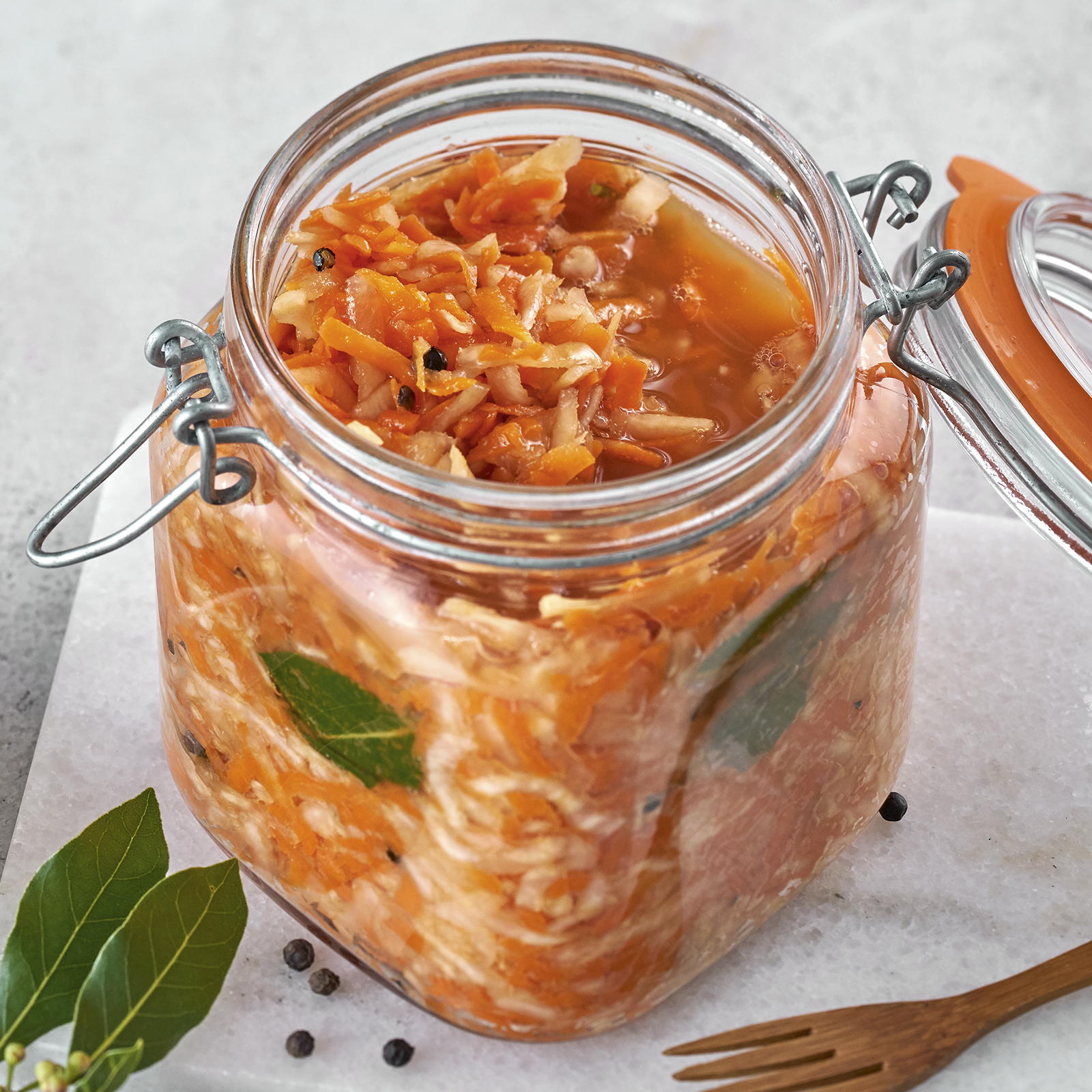 1 21 Sellerie Moehren Gemuese Mit Lorbeer 1600x1600px