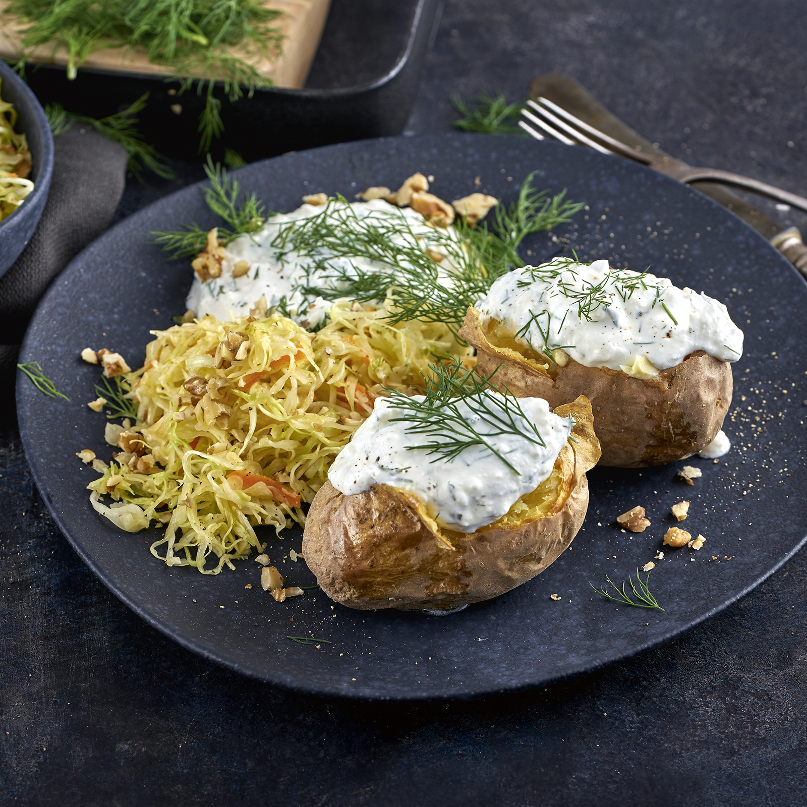 1 21 Tuerkisch Gefuellte Ofenkartoffeln Mit Feta Joghurt Creme 1600x1600px