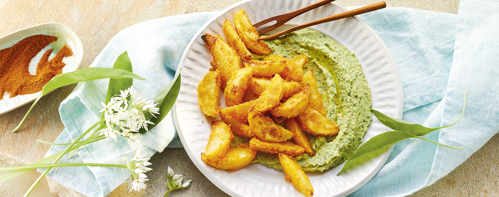 2 21 Knusprige Kartoffelwedges Mit Baerlauchhummus 1920x760px