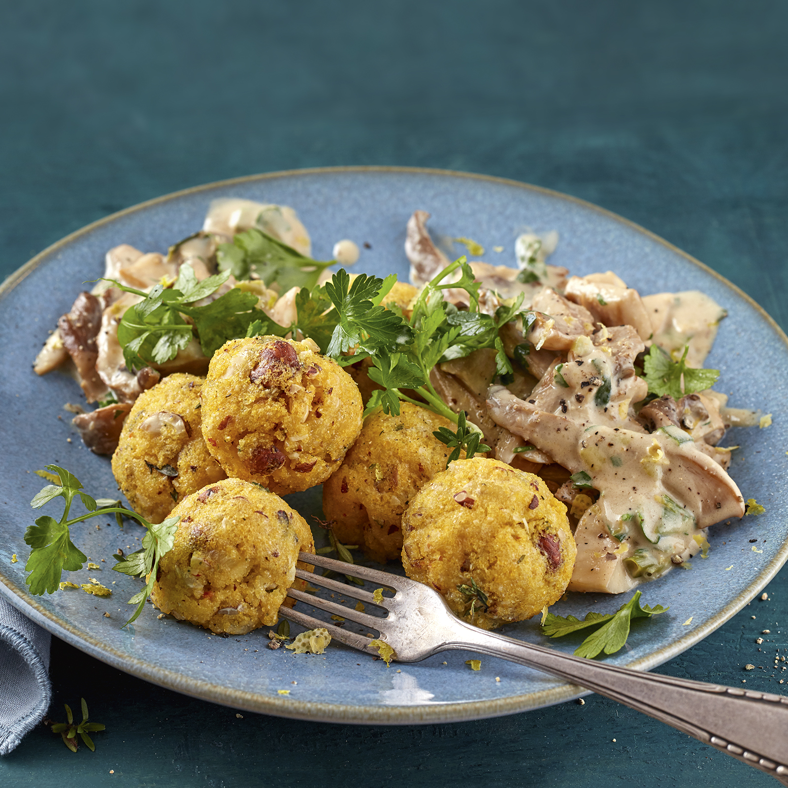 2 21 Polenta Nuss Baellchen Mit Pilzsosse 1600x1600px