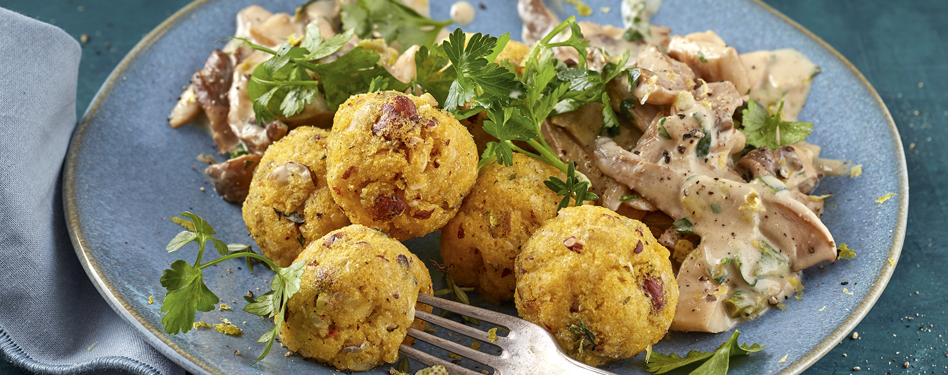 2 21 Polenta Nuss Baellchen Mit Pilzsosse 1920x760px