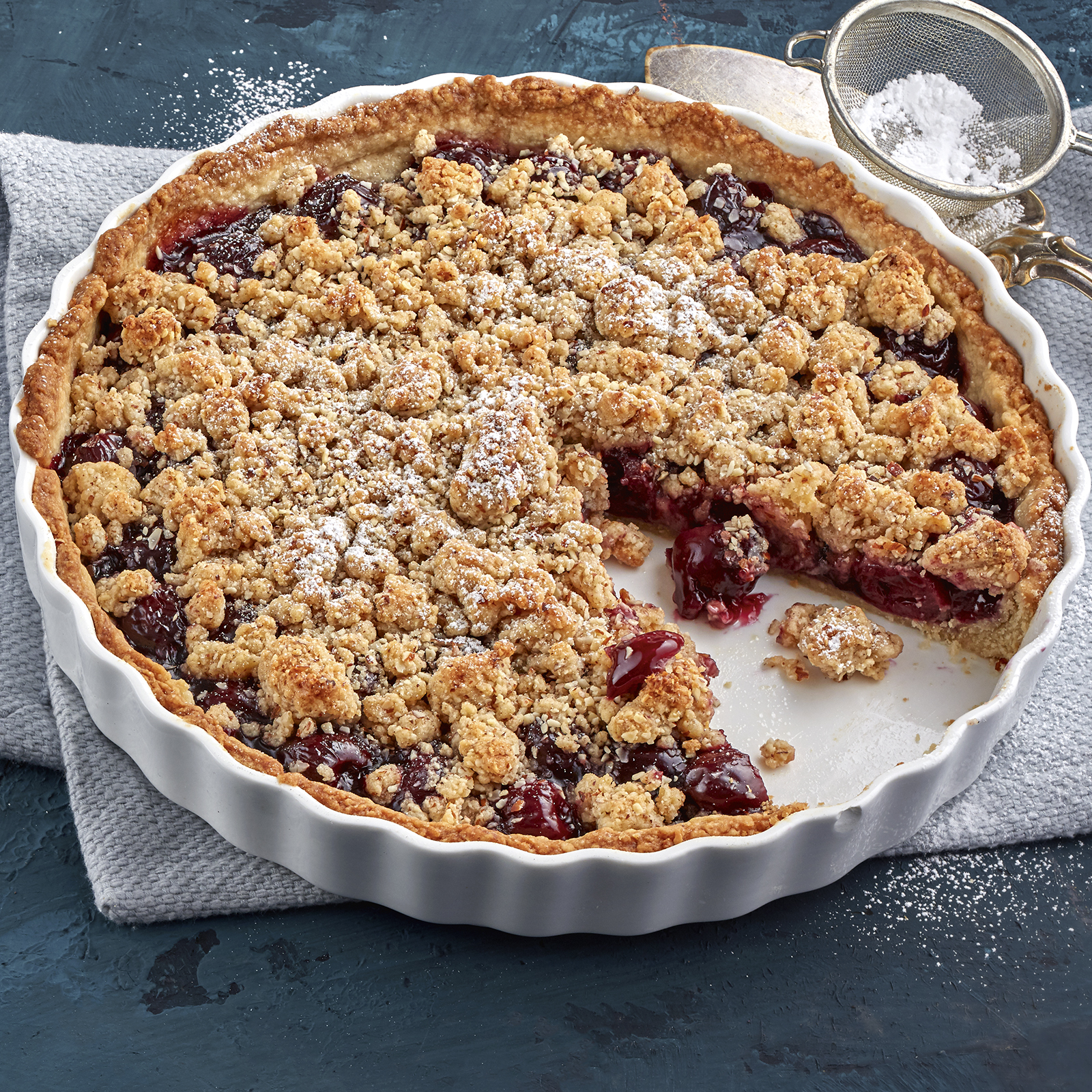 2 21 Schnelle Kirschtarte Mit Mandelstreuseln 1600x1600px