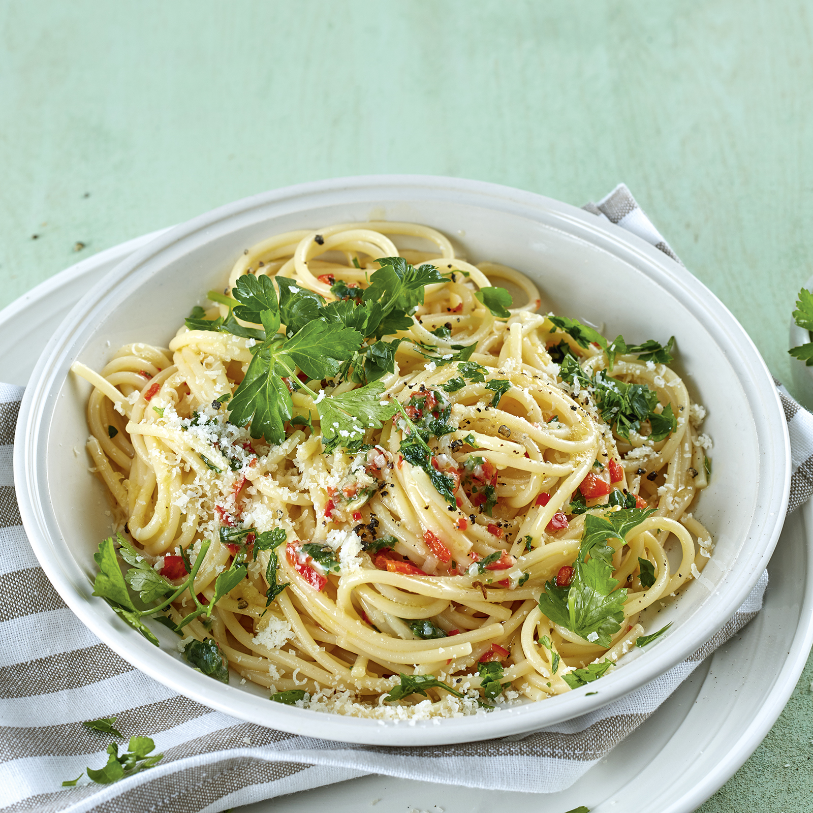 2 21 Spaghetti In Petersilien Kaesecreme 1600x1600px