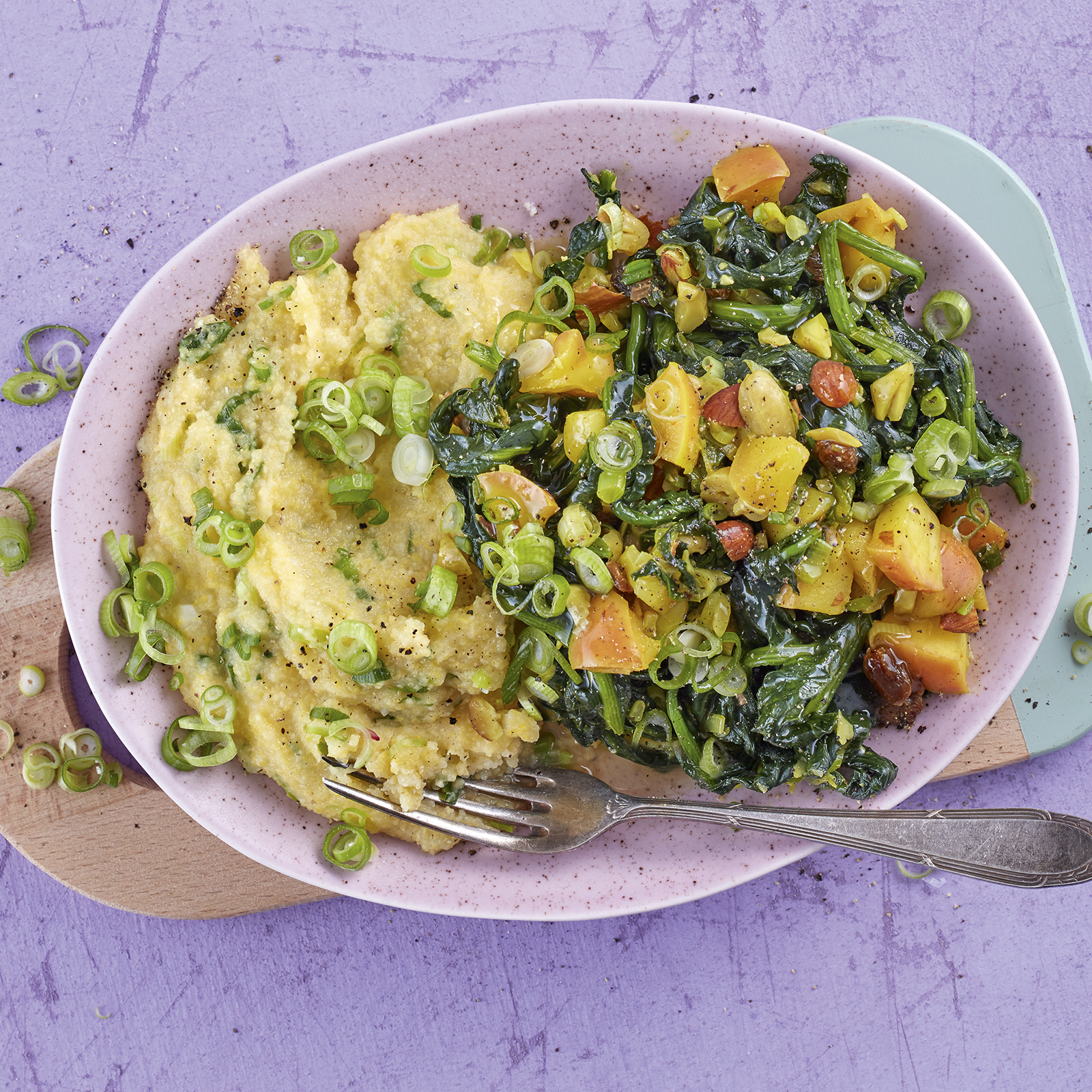 2 21 Spinat Apfel Gemuese Mit Nuessen Und Polenta 1600x1600px