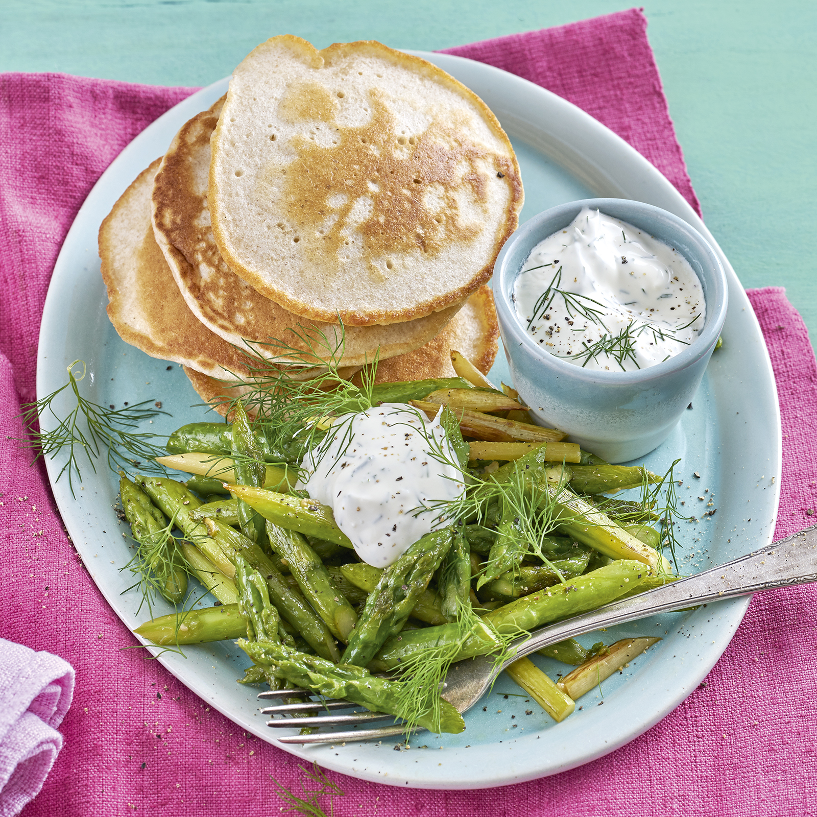 3 21 Blini Mit Bratspargel Und Dill Dip 1600x1600px