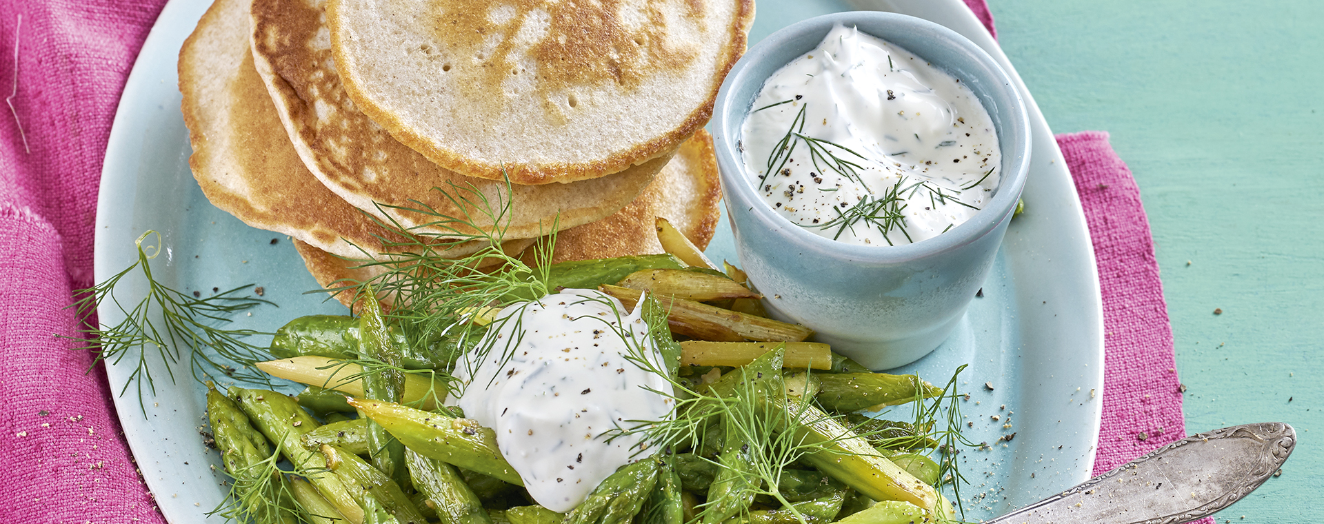 3 21 Blini Mit Bratspargel Und Dill Dip 1920x760px