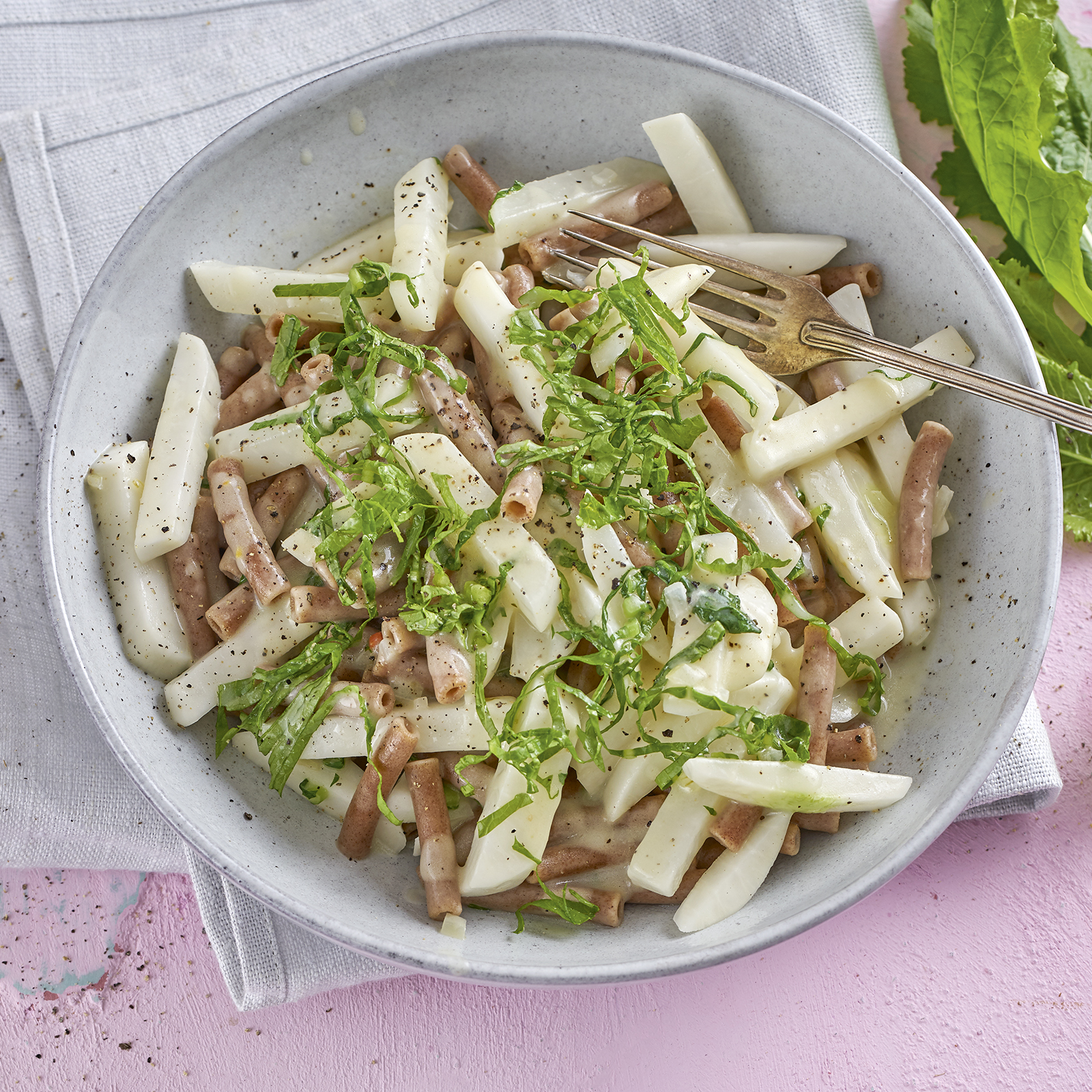 3 21 Mairuebchen In Weissweinsosse Mit Pasta 1600x1600px