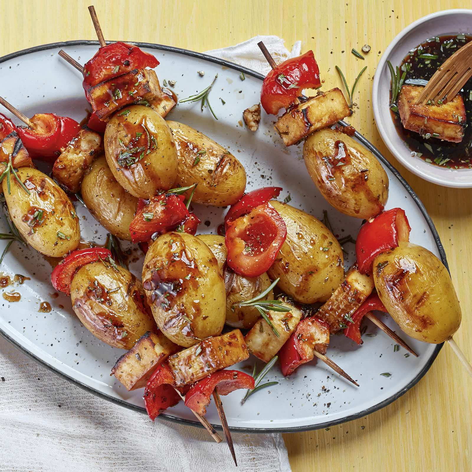 3 21 Marinierte Kartoffel Halloumi Spiesse 1600x1600px