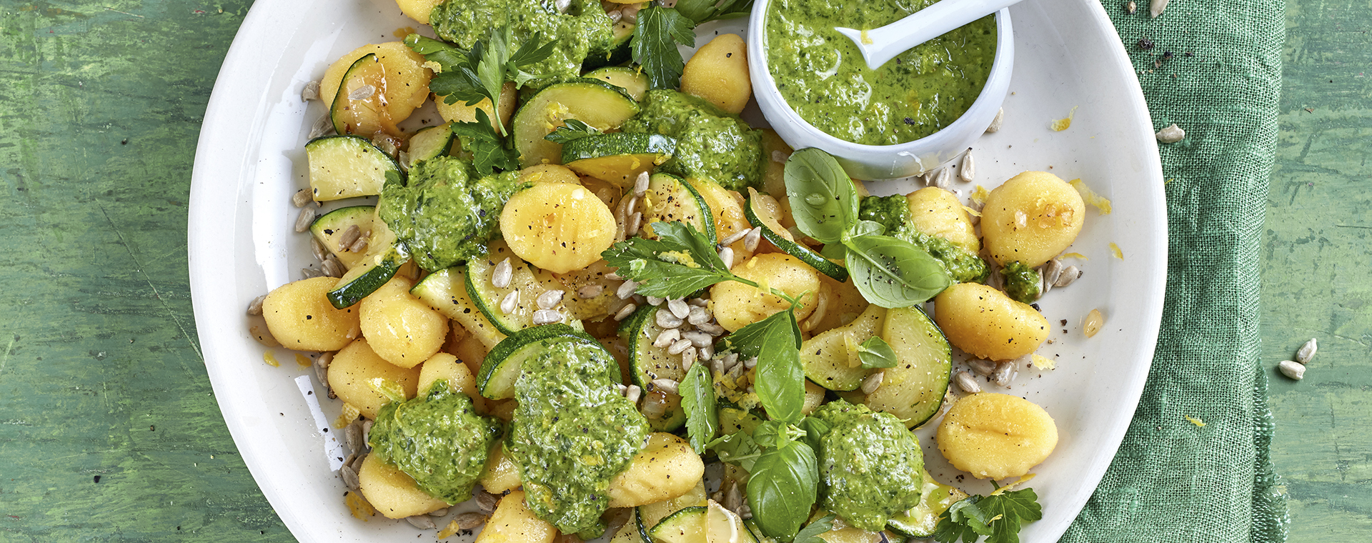 3 21 Salsa Verde Gnocchi Mit Zucchini 1920x760px