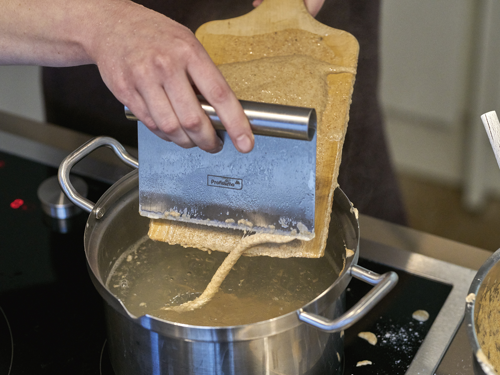 Spaetzleteig Grundrezept Step 3 1600x1200px