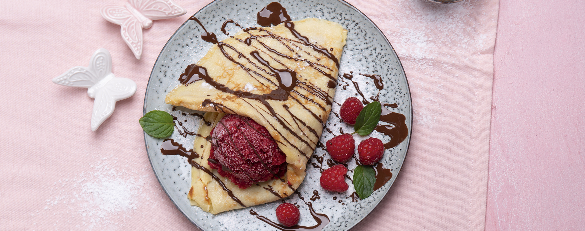 4 21 Dinkelcrepes Mit Himbeer Sorbet 1920x760px