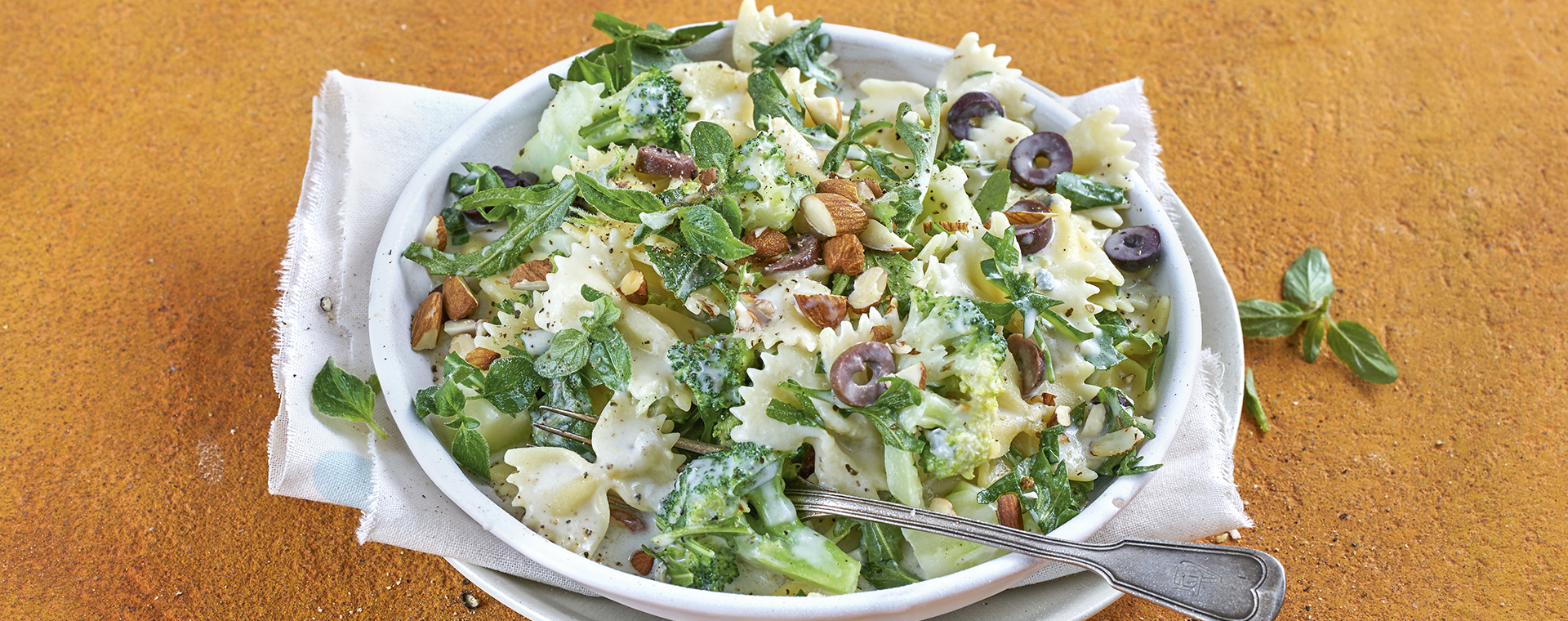 4 21 Mediterrane Brokkoli Pasta Mit Kaese Sahne Sosse 1920x760px