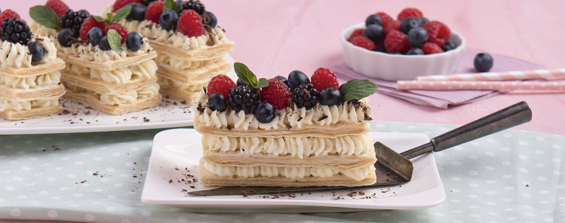 4 21 Mille Feuilles Mit Zitronencreme Und Beeren 1920x760px