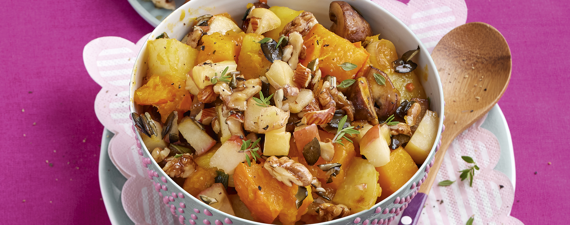 5 21 Herbstlicher Gemuesetopf Mit Apfel Nuss Topping 1920x760px