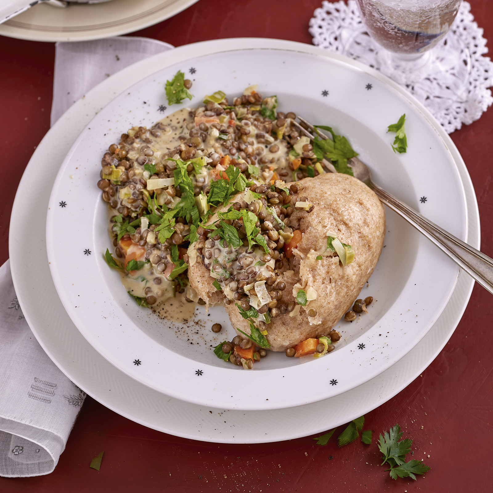 5 21 Herzhafte Dampfnudeln Mit Linsengemuese 1600x1600px