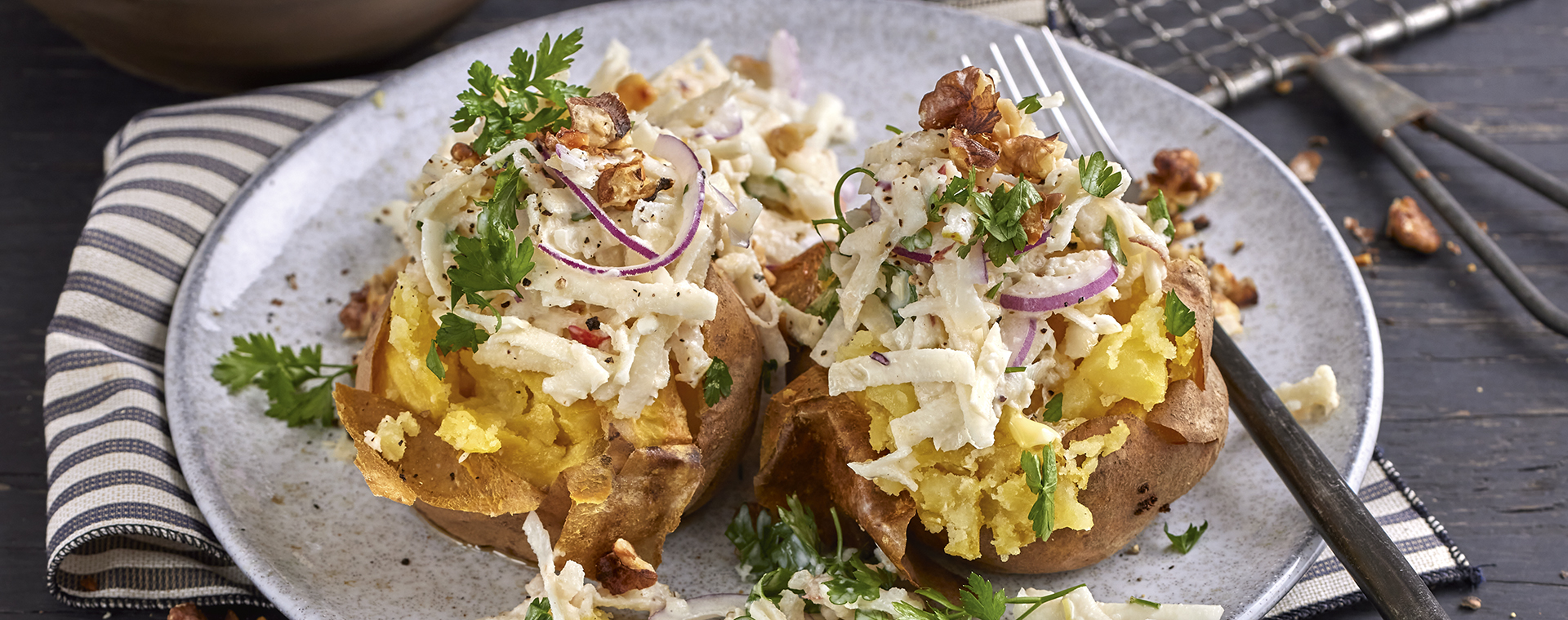 5 21 Ofenkartoffeln Mit Fruchtigem Selleriesalat 1920x760px