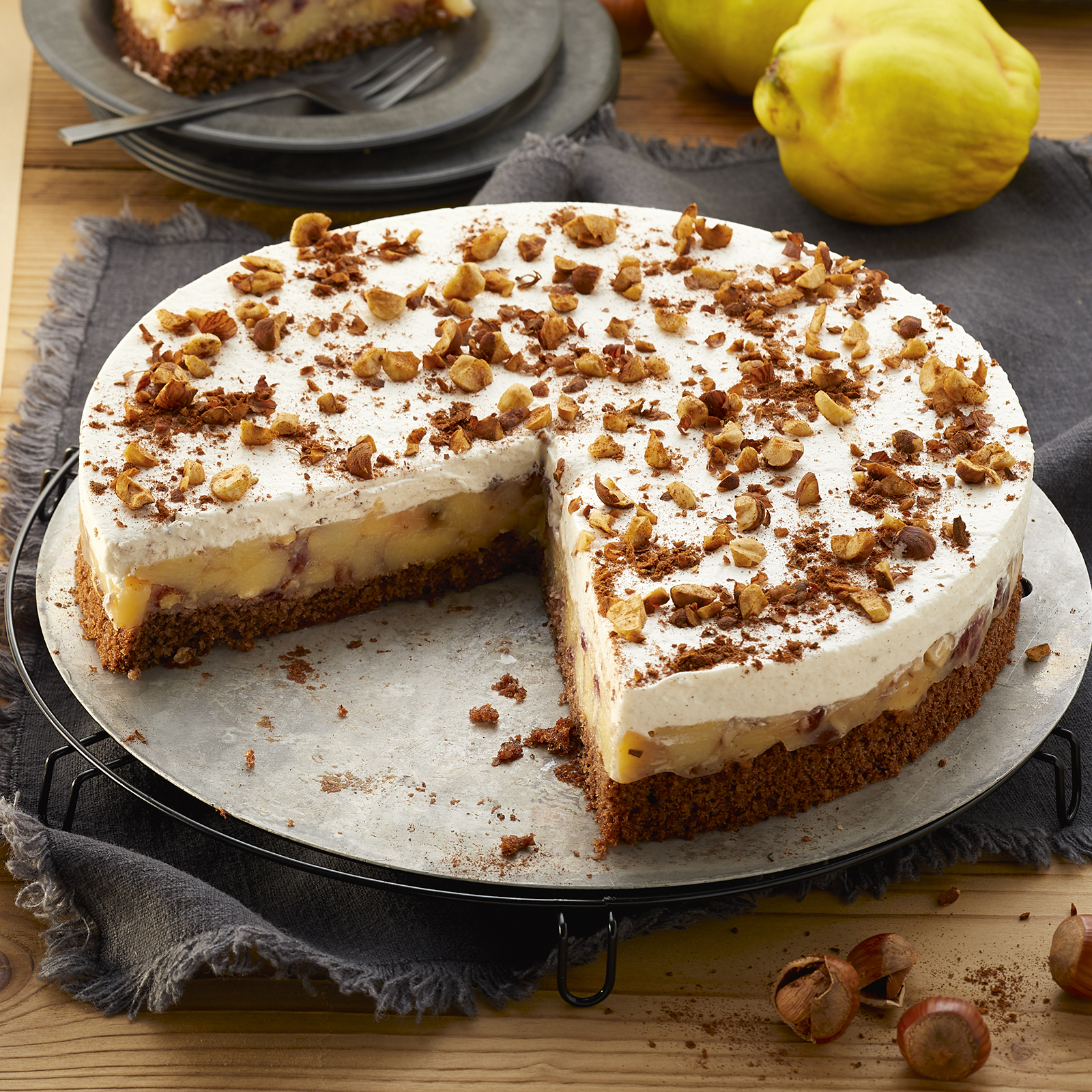 5 21 Quitten Torte Mit Haselnuss Kakao Biskuit 1600x1600px