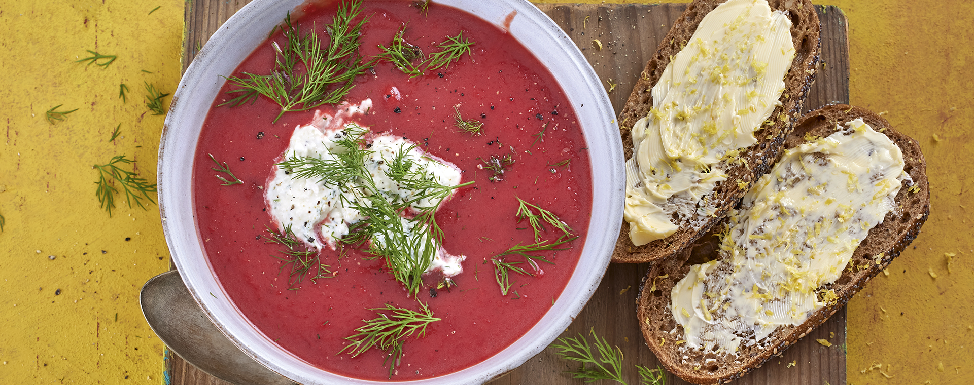 5 21 Rote Bete Kartoffelsuppe Mit Zitronenbutter Broetchen 1920x760px