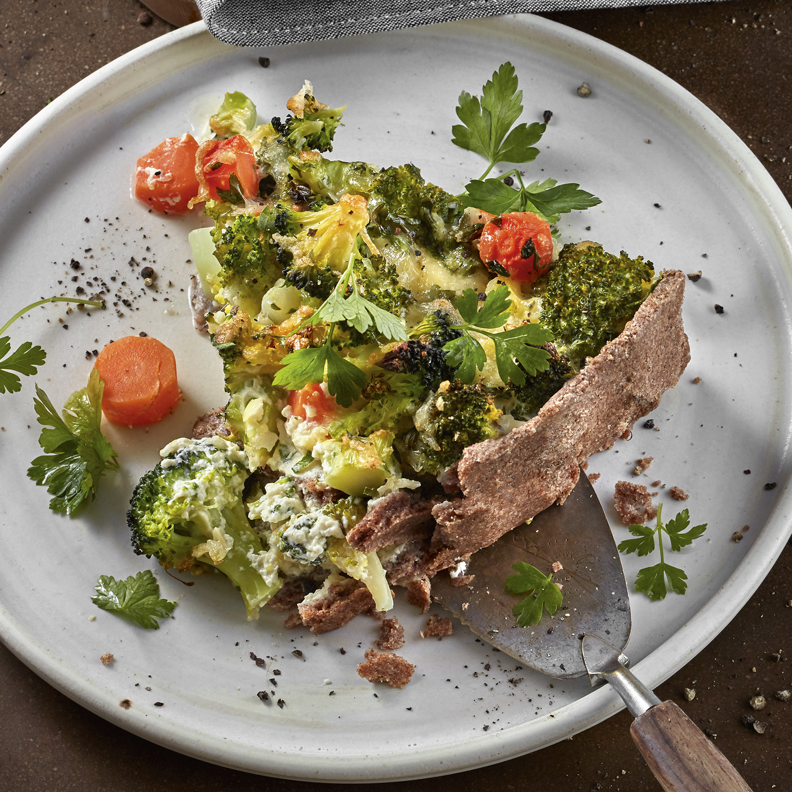 6 21 Brokkoli Moehren Tarte 1600x1600px