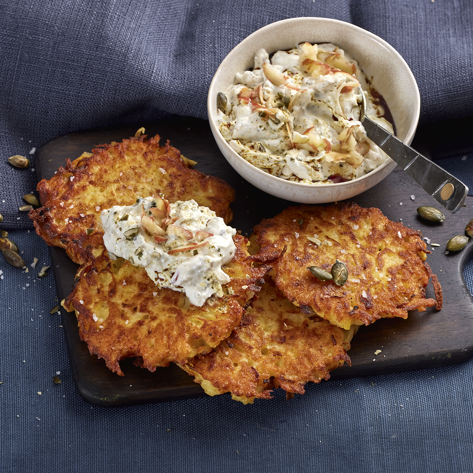 6 21 Kartoffelpuffer Mit Kuerbiskern Dip 1600x1600px