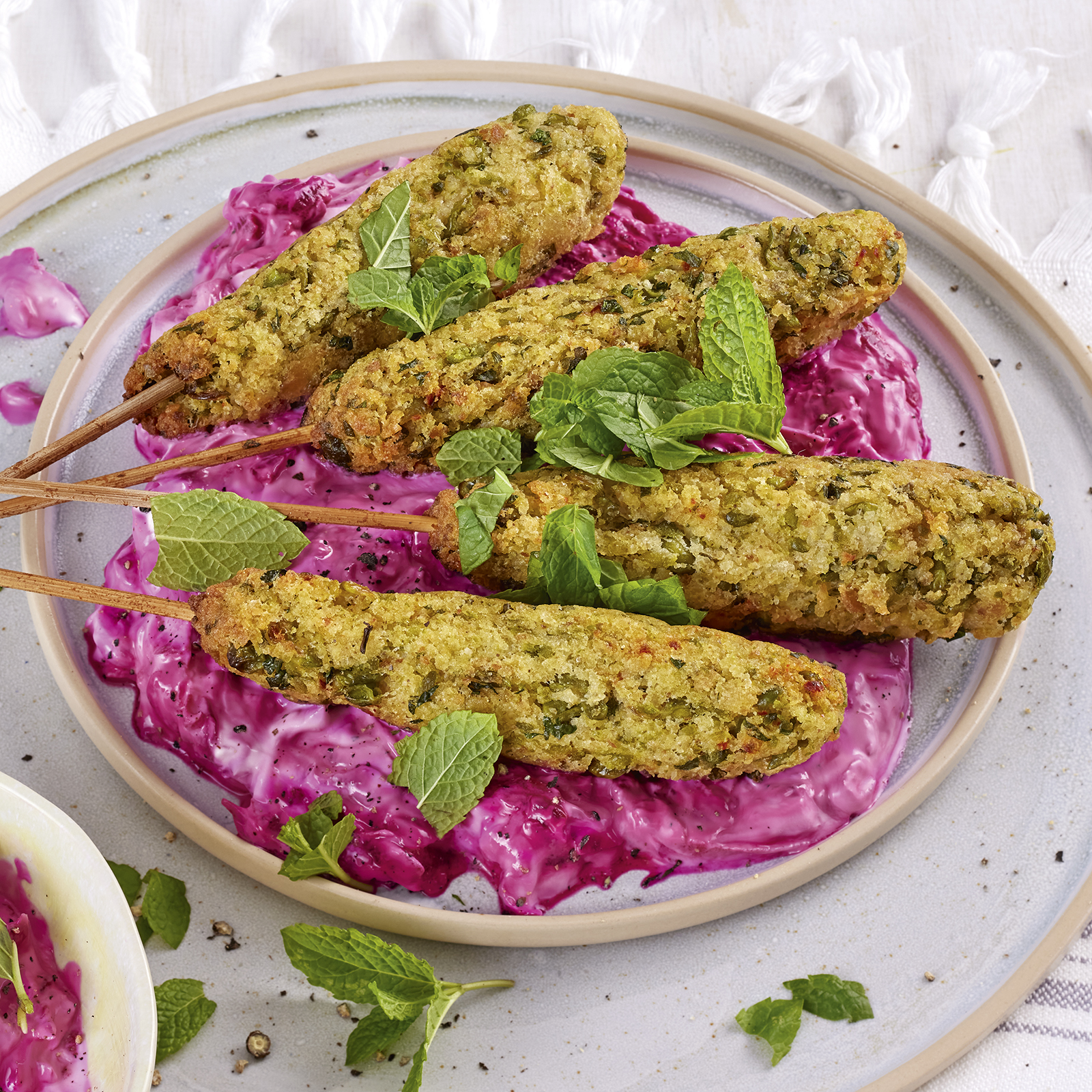 1 22 Hirse Erbsen Spiesse Mit Rote Bete Zaziki 1600x1600px