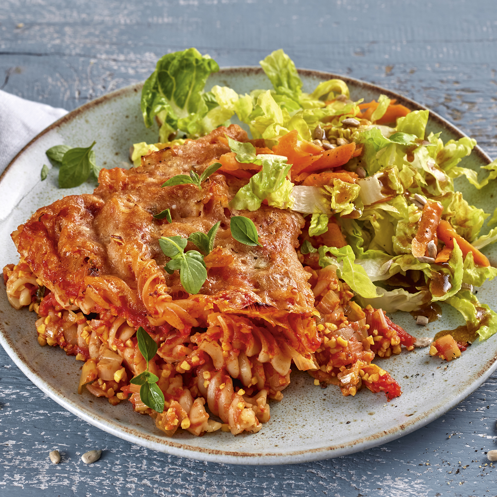 1 22 Lupinen Nudel Auflauf Mit Salat 1600x1600px