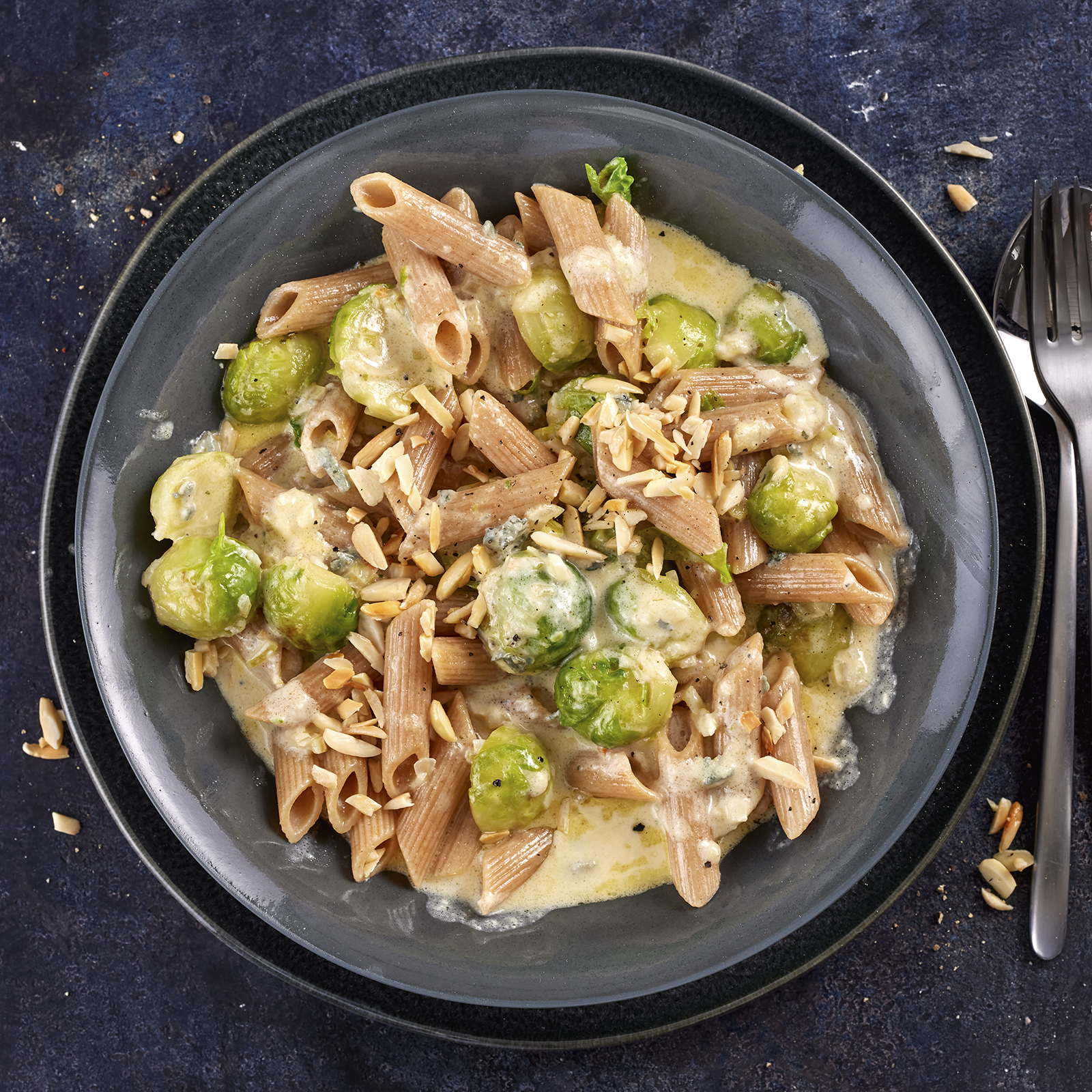 1 22 Nudelpfanne Mit Rosenkohl Und Blaumschimmelkaese 1600x1600px