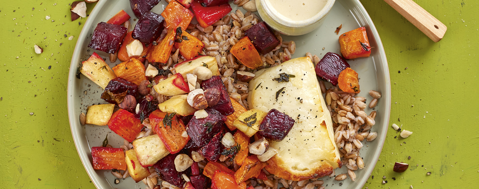 1 22 Ofen Wurzelgemuese Mit Halloumi Auf Dinkel 1920x760px