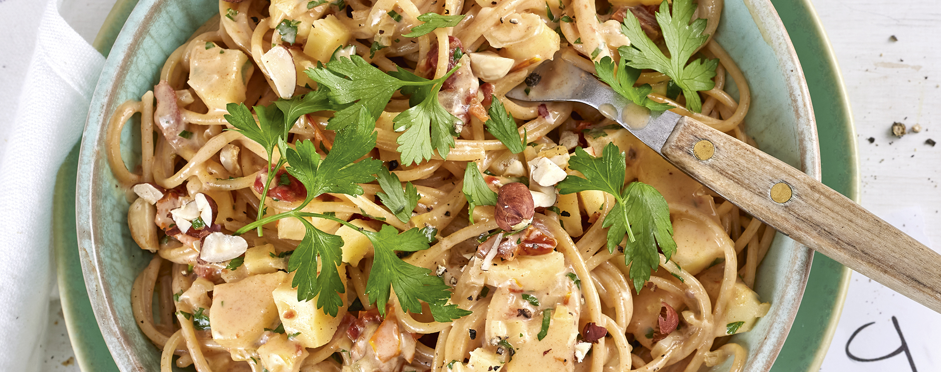 1 22 Spaghetti Mit Cremiger Pastinakensosse 1920x760px