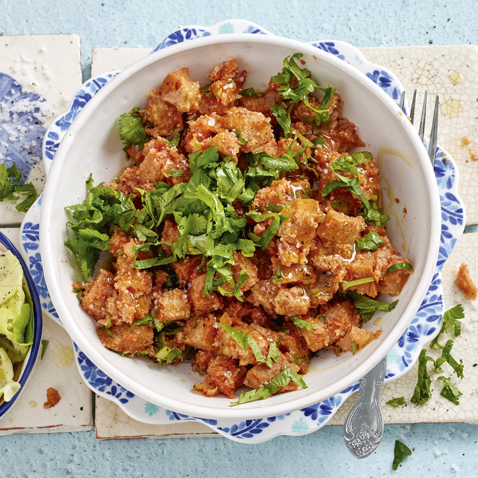 2 22 Broteintopf Mit Tomaten Und Buntem Salat 1600x1600px