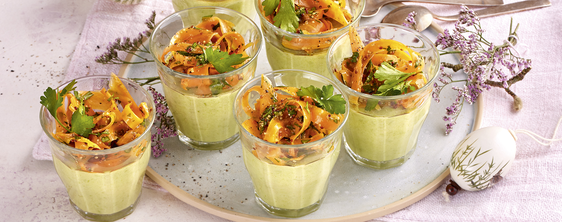 2 22 Erbsen Pannacotta Mit Kraeuter Senf Moehren 1920x760px